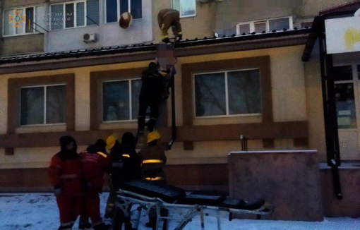 У Полтавській області з вікна п’ятого поверху випав чоловік