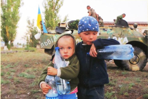 "Ми хочемо дати можливість нашим дітям та дітям-переселенцям відволіктись від війни та поринути назад у дитинство" - Дмитро Лунін