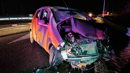 На Полтавщині легковик врізався у відбійник: водійка зазнала поранень