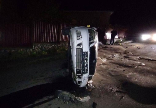 У Полтавській області авто в’їхало в металевий паркан: водія госпіталізували
