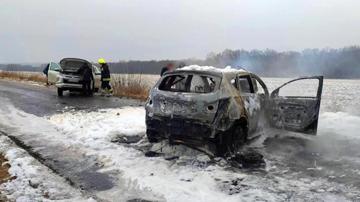 У Полтавській області внаслідок ДТП загорівся легковик