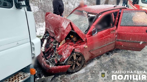 На Полтавщині зіткнулися вантажівка та легковик: дві людини загинули, ще двох госпіталізували