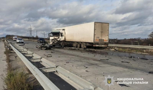 У Полтавській області легковик та вантажівка: двоє людей загинули
