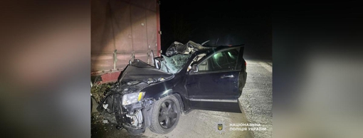 У Полтавській області автомобіль врізався у припарковану вантажівку: поранений неповнолітній