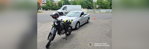 У Полтаві зіткнулися автомобіль та мотоцикл: двоє людей поранені