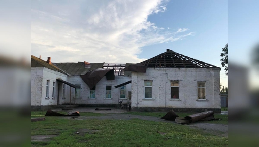 На Полтавщині через негоду у ліцею зірвало дах
