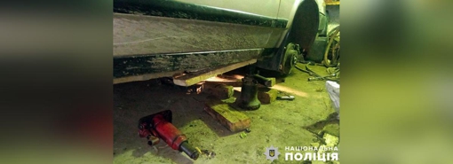 На Полтавщині чоловіка придавив автомобіль під час ремонту