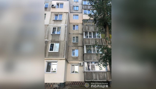 У Полтавській області з вікна багатоповерхівки випала однорічна дівчинка