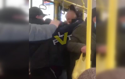 У Полтаві між двома чоловіками виник конфлікт за вільне місце в тролейбусі
