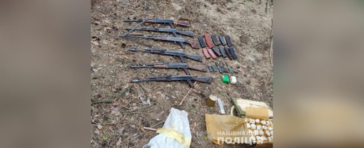 На Полтавщині поліція виявила у лісі схрон зі зброєю та боєприпасами