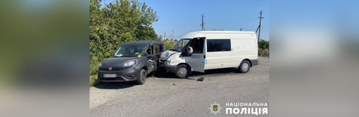 У Полтавській області зіткнулися автомобіль й мікроавтобус: жінка поранена