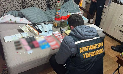 Жителька Кременчука продавала наркотики через поштові відправлення