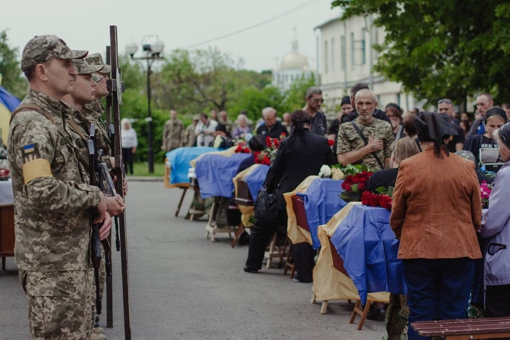 У Полтаві попрощалися з п’ятьма військовими, що загинули на війні.ФОТО