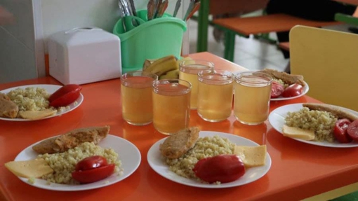 Ексдиректорку комунального підприємства підозрюють у закупівлі харчування для школярів за завищеними цінами