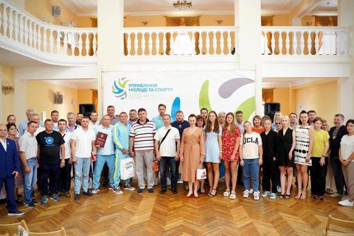 Тренерів з Полтавщини нагородили відзнаками на честь їх професійного дня