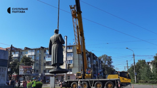 У Полтаві демонтували пам'ятник радянському генералу Зигіну