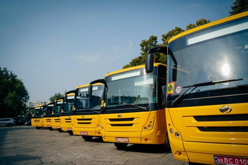 Навчальним закладам Полтавщини передали сім шкільних автобусів