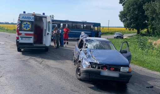 На Полтавщині зіткнулися легковик та автобус: є поранені