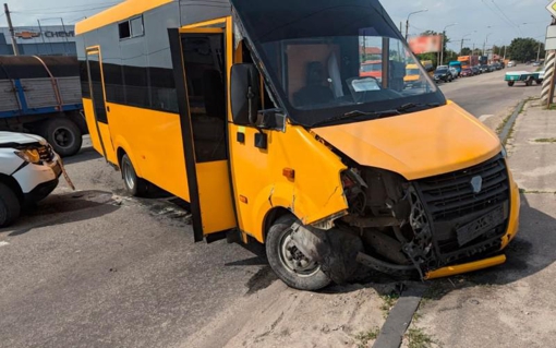 У Полтаві легковик зіткнувся із маршруткою, пасажирка якої отримала поранення