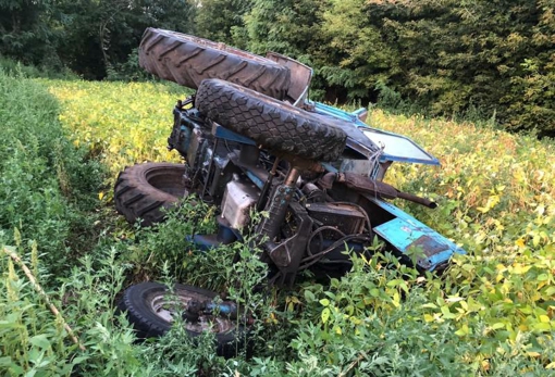 На Полтавщині перекинувся трактор: 17-річний водій зазнав поранень