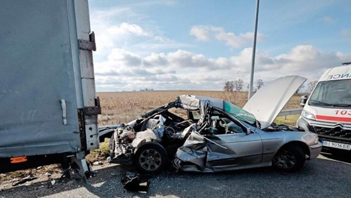 На Полтавщині легковик врізався у вантажівку: є поранений