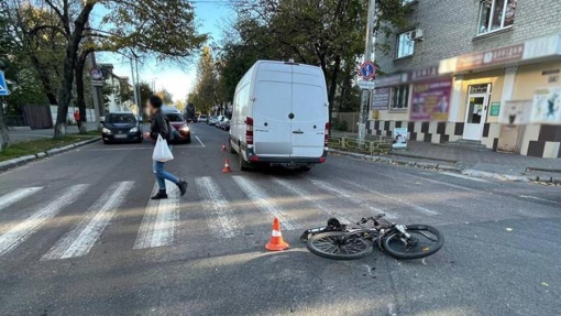 У Полтавській області водійка легковика збила велосипедиста: чоловіка госпіталізували
