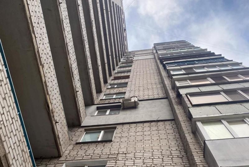 На Полтавщині 12-річна дівчинка випала з вікна багатоповерхівки, вона загинула