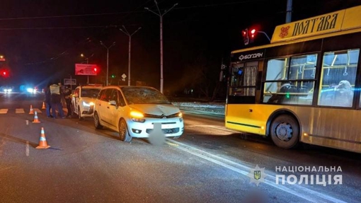 У Полтаві легковик збив пішохода, який переходив дорогу на червоний сигнал світлофора