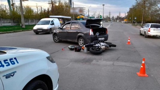 У Полтаві мотоцикліст врізався в автомобіль: водія мотоцикла госпіталізували