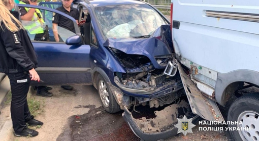На Полтавщині зіткнулися автомобіль та мікроавтобус: є загиблий