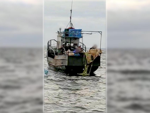 На Полтавщині виявили трьох нетверезих чоловіків на промисловому судні, які незаконно виловлювали рибу