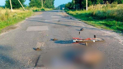 Поліція розшукує водія, який на смерть збив велосипедиста та втік з місця пригоди