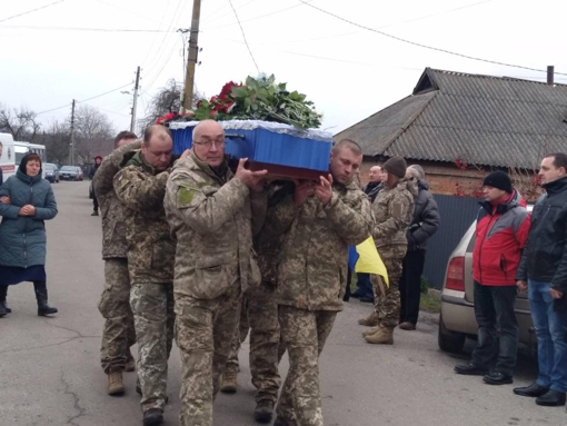 На Полтавщині провели в останню путь 29-річного солдата Романа Зубка