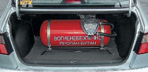 У Полтавській області вибухнув автомобіль: чоловік отримав опіки