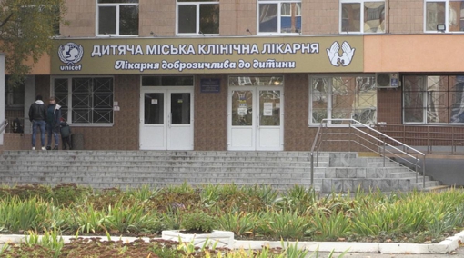 На Полтавщині з вікна будинку випала трирічна дитина