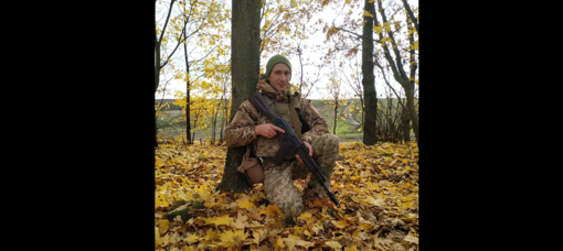 На Полтавщині через понад 2 роки очікування попрощалися із воїном Романом Дерієм