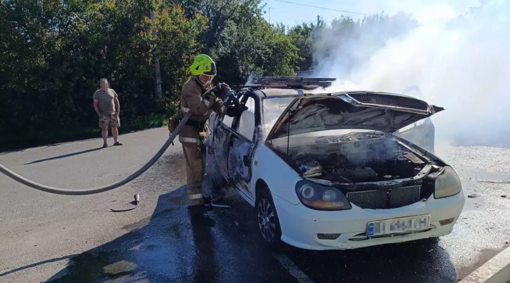 У Полтавській області згорів легковик
