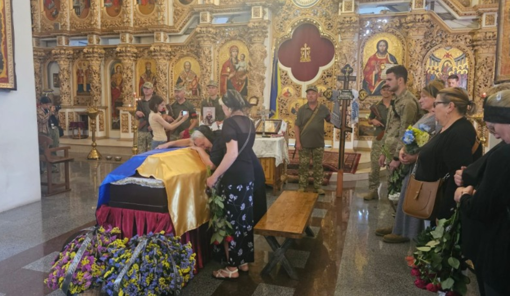 У Полтаві попрощалися із командиром Володимиром Сердюком та гранатометником Ігорем Кузьменком