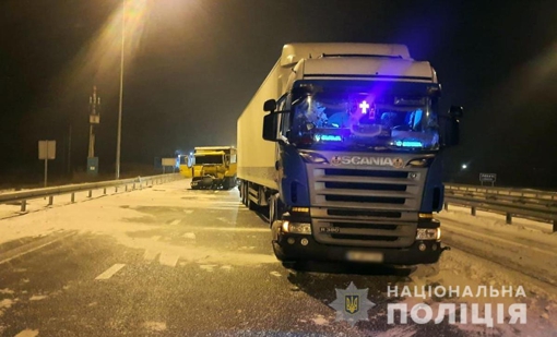 На Полтавщині зіткнулися вантажівки: один з водіїв зазнав поранень