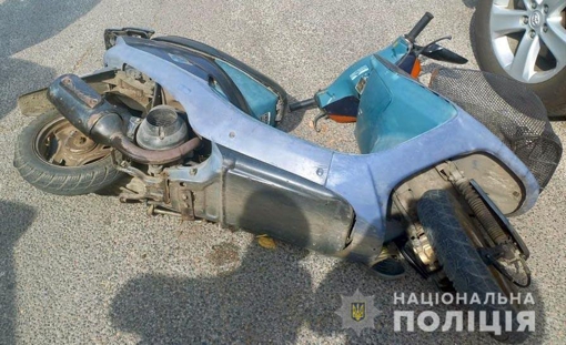 На Полтавщині зіткнулися автомобіль та скутер: 72-річного чоловіка госпіталізували